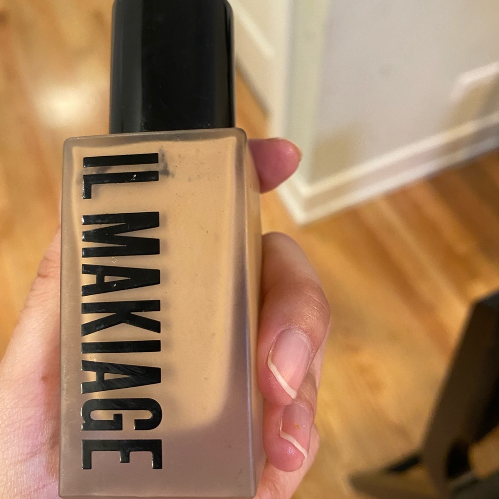 IL MAKIAGE woke up like this foundation